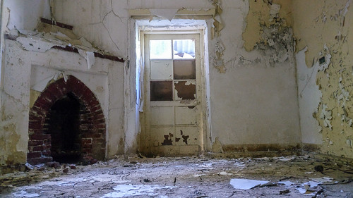 Amiantos abandoned hospital