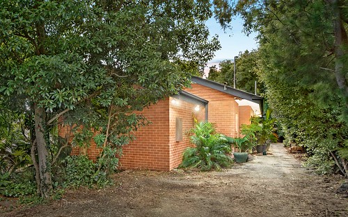 37 Foster Cr, Knoxfield VIC 3180