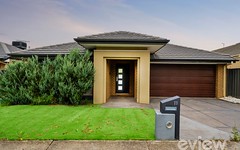 11 Canons Crescent, Manor Lakes VIC
