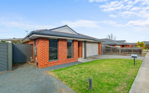1 Eastern View Drive, Eastwood Vic