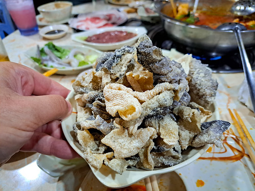 A plate of fried fish skin heads straight for the hot pot | y