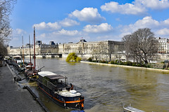 2024.03.07.012 PARIS - La Seine en crue, le square du Vert-Galand et le Louvre.