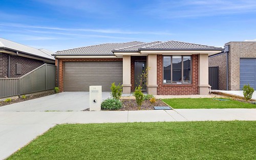 14 Crowther Drive, Lucas VIC