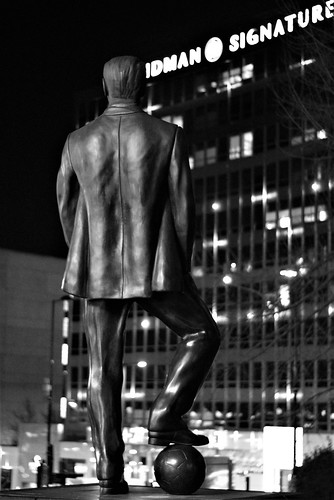 Sir Bobby Robson Sculpture By Tom Maley, Newcastle United Football Club (NUFC) St. James' Park, Gall
