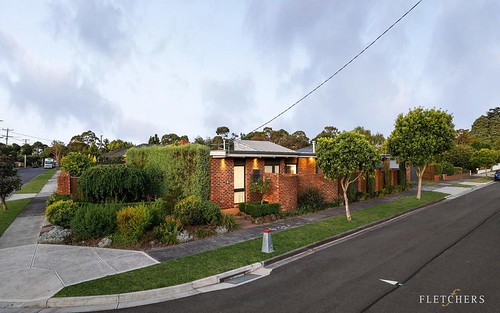 21 Newhaven Rd, Burwood East VIC 3151