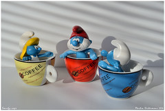 DT2-13993 Smurfy cups