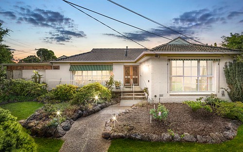 18 Holly Green Drive, Wheelers Hill VIC