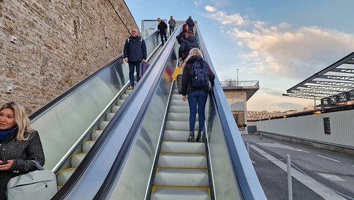 2023-11-22  Paris - Escalator de la rue d'Alsace