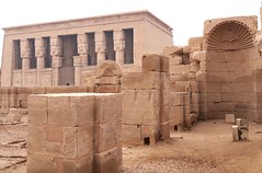 Ruines de la basilique copte, Ve siècle, temple d'Hathor, Ier siècle après JC, Dendérah, commune et gouvernorat de Qena, Egypte.