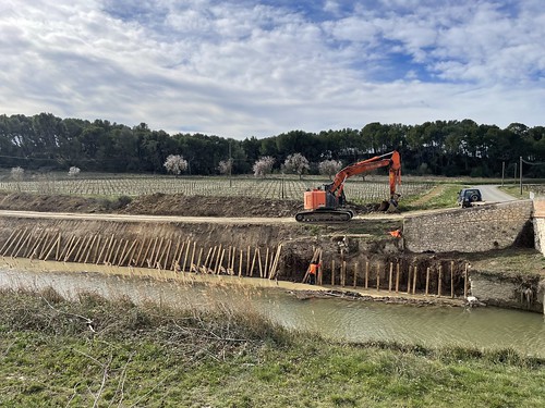 Works to reduce seepage from Canal de la Robine, South of France (1)