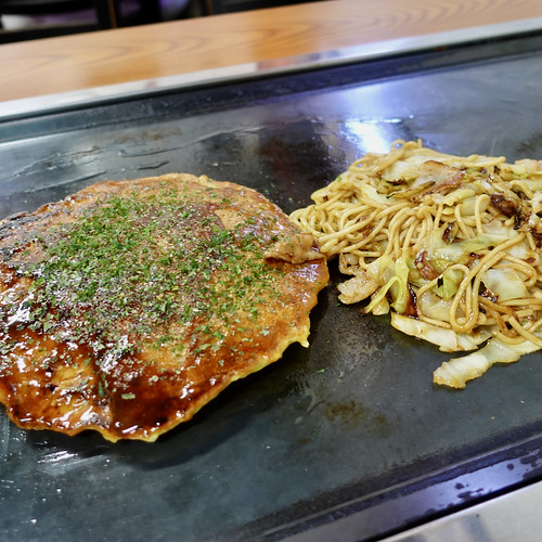 豚玉・焼きそば Okonomi-yaki・Yakisoba ¥940