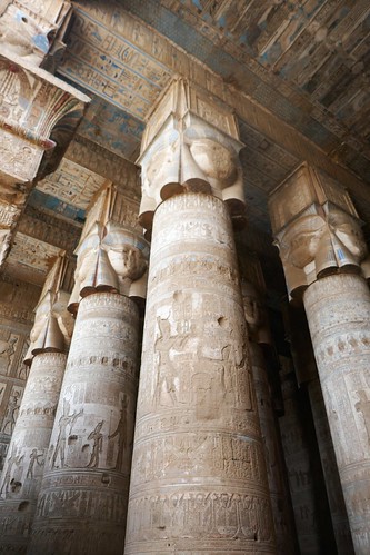 Pronaos, grande salle hypostyle, temple d'Hathor, Ier siècle après JC, Dendérah, commune et gouvernorat de Qena, Egypte.