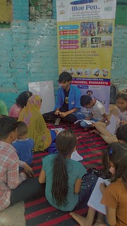Blue Pen’s Volunteer coordinator Sourav Sharma teaching continent and ocean name to 5th & 6th grade students in Munirka slum today, 7th April’24.