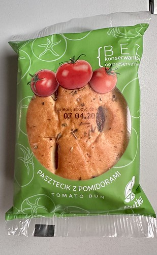 2024-04-07 Pasztecik z pomidorami / tomato bun