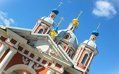 Russian Federation, Holy Moscow, colorful Cupolas of St. Clement's Church Pope of Rome in Zamoskvorechye, Klimentovsky Lane / Pyatnitskaya Street, district Zamoskvorechye. Православнаѧ Црковь.