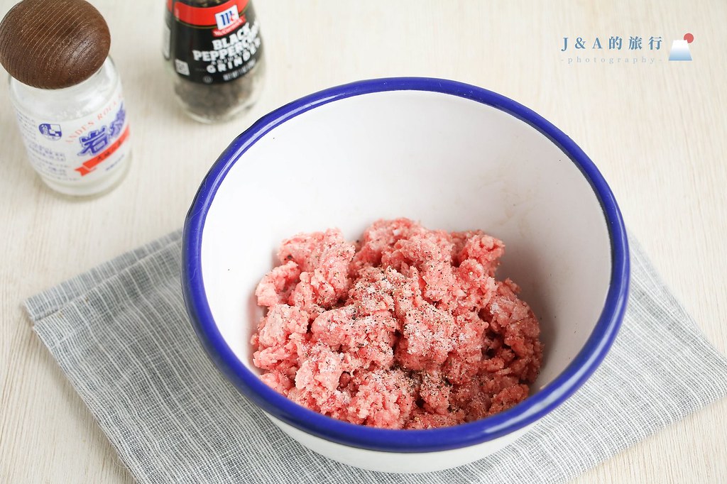 【食譜】牛肉漢堡排飯-三種食材做多汁漢堡排 @J&amp;A的旅行