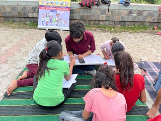Blue pen’s Coordinator and Volunteer Sourav teaching addition and subtraction to 2nd and 3rd grade students in Munirka slum on 14th April’24.