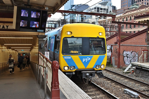 Comeng train arriving on Platform 8 at Flinders Street Station, Melbourne