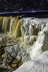 Tahquamenon Falls frozen in 3* temps