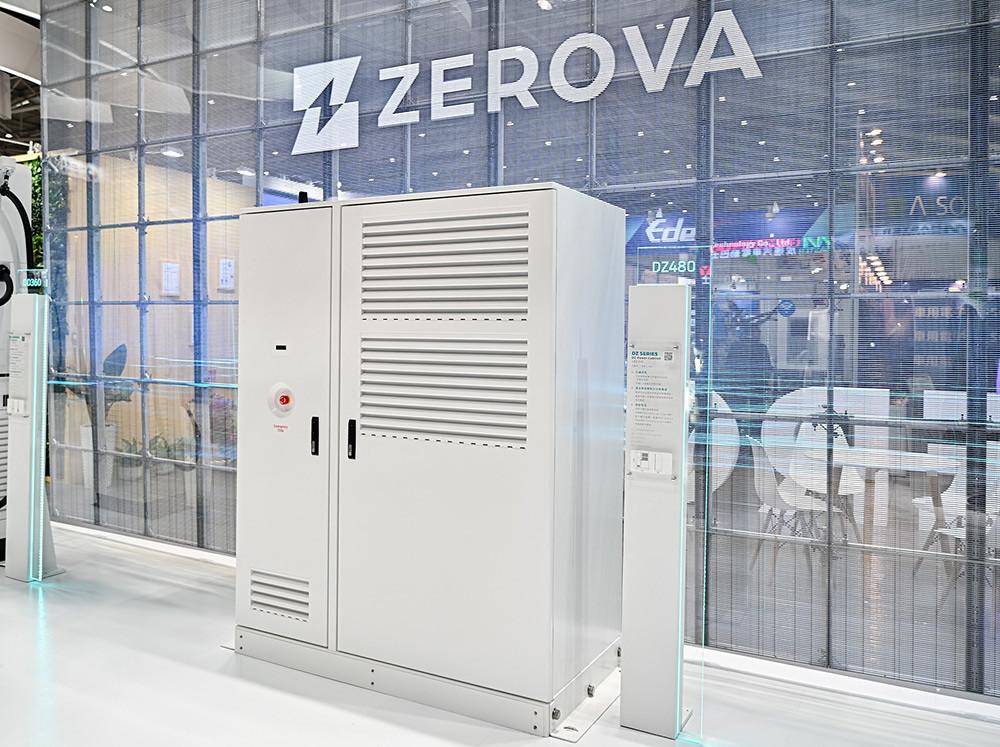 馳諾瓦可彈性組合充電解決方案的DZ480-kW分體式電源櫃以電源動態分配技術提供同時多達6組子櫃充電輸出功能，最大化充電效率。