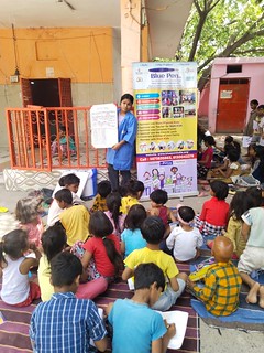 Blue pen’s Volunteer rimjhim teaching basic mathematics (Time) to 3rd grade students in okhla Phase-I slum on 21st April’24.