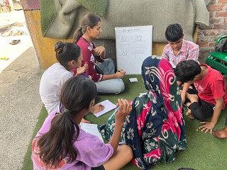 Blue pen’s Volunteer Pragya teaching basic mathematics to 6th and 7th grade students in Munirka slum on 21st April’24.