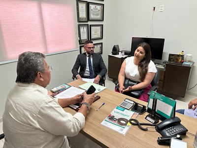Reunião com o presidente da câmara de Ouroeste, Angélica Oliveira, e com o advogado Wandilei Júnior