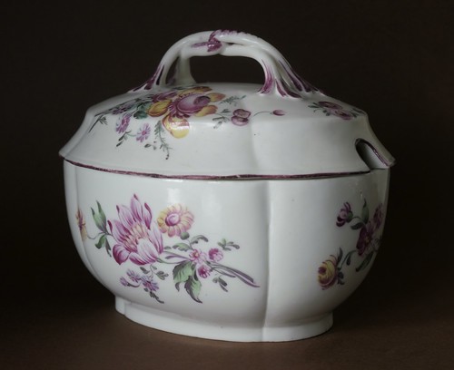 ? vendre ce sucrier, porcelaine tendre de Mennecy, ?poque Louis XV, sur www.ph-michaud.com.