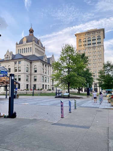Old Fayette County Courthouse and First National Bank and Trust Company Building (21c Museum Hotel),