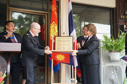 The General and Commissioner Bronwyn Buckingham officially opening Chiang Mai Central Corps ? the fi