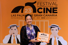 Nghiêm Quynh Trang productora de Cu Li Never Cries, recoge el premio a la interpretación