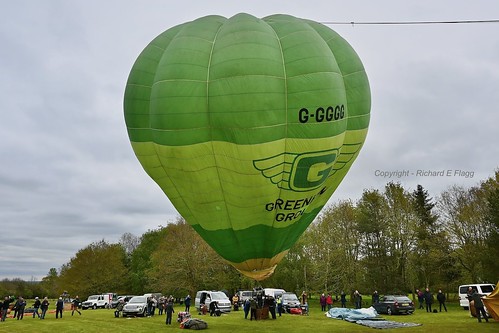 G-GGGG : Thunder Balloons Ltd AX7-77 at Pidley.