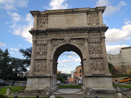 L'Arco di Traiano a Benevento, monumento dell'antica Roma costruito tra il 114 e il 177 dopo Cristo