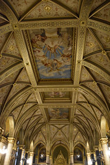 2024.01.02.061 BUDAPEST - Parlement - Escalier d'honneur. Plafond.