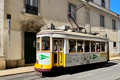Tram no.572 in Rua de São Paulo