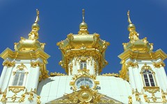 Golden Cupolas of the Court Church of the Supreme Apostles Peter and Paul historically, now Church Museum of the Peterhof Grand palace, Petergof town, Petrodvortsovy district of Saint-Petersburg, Russian Federation.