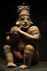 Beeldje van een man met stomper en kom |  Figurine of a man with pestle and bowl [Explored 02nd Aug, '24]