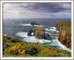 Enys Dodnan Arch