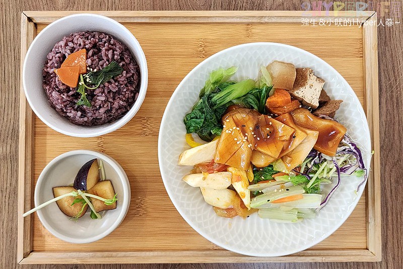 山倉蔬食│不想吃肉就來吃看看科博館附近蔬食吧，五色蔬餃和紅燒臭豆腐湯都是人氣餐點！ @強生與小吠的Hyper人蔘~