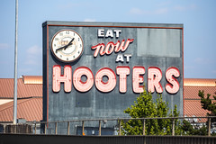 Eat Now at Hooters