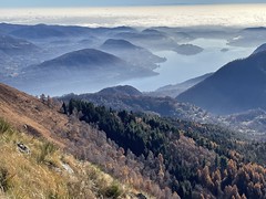 Lago d’Orta visto dal monte Mazzucone (Italia)