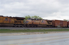 Union Pacific 7662 trailing Union Pacific 7047 westbound train from Houston, Texas to San Antonio, Texas on Union Pacific Glidden Subdivision - Schertz, Texas (2024)