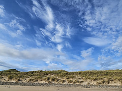 Cirrus and altocumulus clouds above Reiss beach on 5 October 2024.