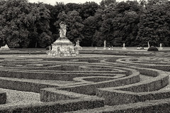 Barockresidenz Schloss Nordkirchen. Auf der Venusinsel. Broderieparterre mit Skulptur.