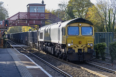 Class 66/5 66566 at Wylam