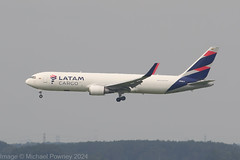 N532LA - 2000 build Boeing B767-316F, on approach to Runway 25R at Brussels