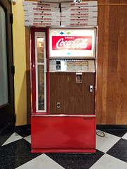 Vintage Coke machine at Geraci's Slice Shop [01]