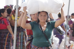 Vicepresidenta Karin Herrera participó en entrega de las primeras 800 raciones de alimentos para las familias más vulnerables del municipio de Rabinal, Baja Verapaz by Gobierno de Guatemala