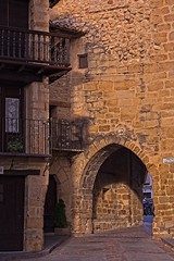 RUBIELOS DE MORA. Portal de San Antonio.  In Explore, 09 de noviembre, 2024