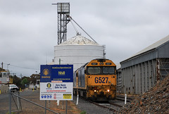 G527 and BL31 load another portion of their train at Nhill’s GrainCorp facility